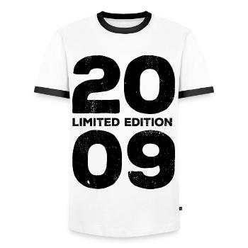 2009 Edition Limitée - Cadeau d’anniversaire - T-shirt contrasté Homme - blanc/noir - Devant - AI Model Female 172 light (172cm) & AI Model Male 178 dark (178cm)