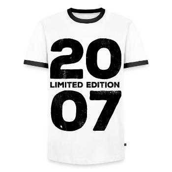2007 Édition Limitée - Cadeau d’anniversaire - T-shirt contrasté Homme - blanc/noir - Devant - AI Model Female 172 light (172cm) & AI Model Male 178 dark (178cm)
