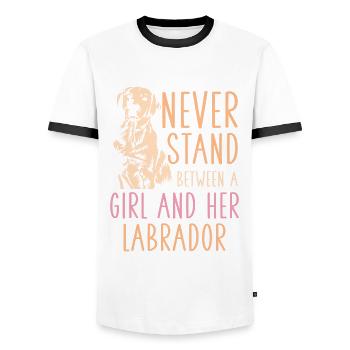 Never Stand Between A Girl And Her Labrador - Männer Kontrast-T-Shirt - Weiß/Schwarz - Vorne - AI Model Female 172 light (172cm) & AI Model Male 178 dark (178cm)