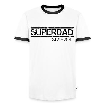 Superdad since 2021 Schrift Spruch - Männer Kontrast-T-Shirt - Weiß/Schwarz - Vorne - AI Model Female 172 light (172cm) & AI Model Male 178 dark (178cm)