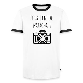 Dikkenek Appareil photo t'es tendue Natacha culte - T-shirt contrasté Homme - blanc/noir - Devant - AI Model Female 172 light (172cm) & AI Model Male 178 dark (178cm)