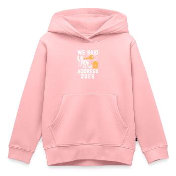Nous avons dit à l’adresse 2028 - Sweat Premium à capuche enfant bio - rose - Devant - AI Model Kid Female (0cm)