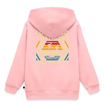 Je ne fais pas de triathlon, je fais un triathlète - Sweat Premium à capuche enfant bio - rose - Dos - AI Model Kid Female (0cm)