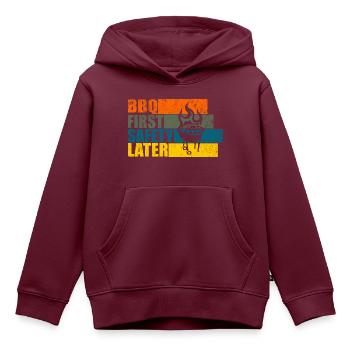 BBQ FIRST SAFETY LATER - Kinder Premium Organic Hoodie - Burgunderrot - Vorne - AI Model Kid Female (0cm)