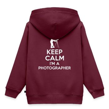 Keep calm Photographer - Kinder Premium Organic Hoodie - Burgunderrot - Hinten - AI Model Kid Female (0cm)