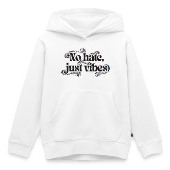 Der Schriftzug „No hate, just vibes“ in einer bauc - Kinder Premium Organic Hoodie - Weiß - Vorne - AI Model Kid Female (0cm)