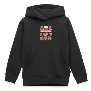 Elle a maîtrisé le Master - Sweat Premium à capuche enfant bio - noir - Devant - AI Model Kid Male (0cm)