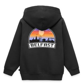 Belfast Nordirland Skyline Vintage Sunset Tr - Kinder Premium Organic Hoodie - Schwarz - Hinten - AI Model Kid Male (0cm)