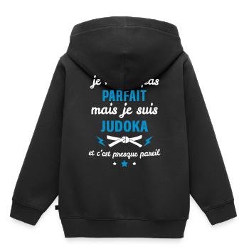 Pas parfait mais judoka - Sweat Premium à capuche enfant bio - noir - Dos - AI Model Kid Male (0cm)