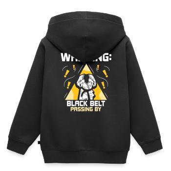 Avertissement : La ceinture noire passe la ceinture noire - Sweat Premium à capuche enfant bio - noir - Dos - AI Model Kid Male (0cm)