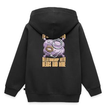 Fabrication de bijoux - Sweat Premium à capuche enfant bio - noir - Dos - AI Model Kid Male (0cm)