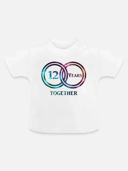 12 Years together - Baby Bio-T-Shirt mit Rundhals - Weiß