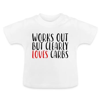 Works Out But Clearly Loves Carbs - Baby Organic T-Shirt with Round Neck - white - Front