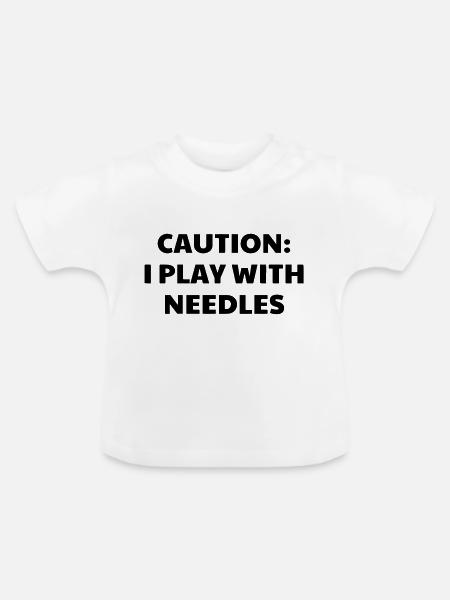 Stricken / stricker / Sticken / mode - Baby Bio-T-Shirt mit Rundhals - Weiß