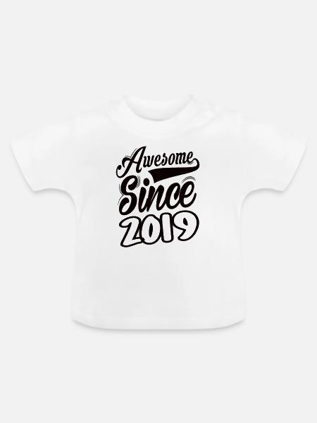Awesome Since 2019 - Baby Bio-T-Shirt mit Rundhals - Weiß