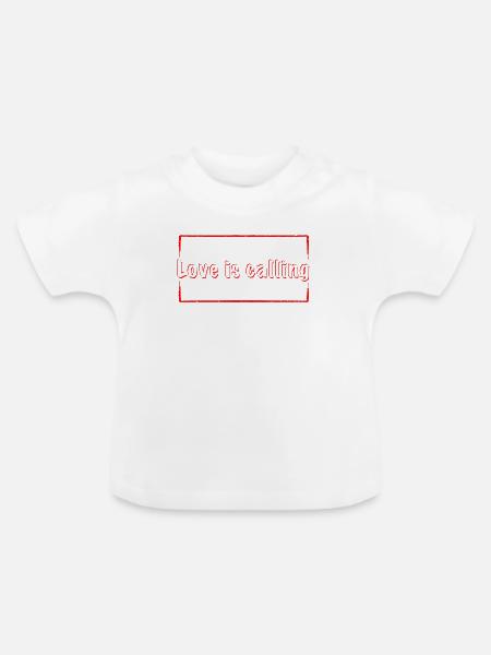Love is calling in red - Baby Bio-T-Shirt mit Rundhals - Weiß