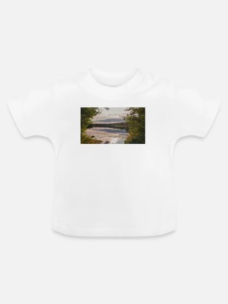 Spiegelung am Seeufer: Abendruhe - Baby Bio-T-Shirt mit Rundhals - Weiß