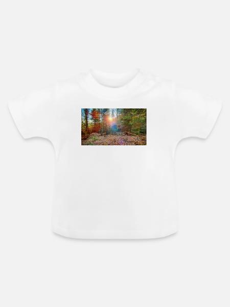 Sonnenlicht im Herbstwald - Baby Bio-T-Shirt mit Rundhals - Weiß