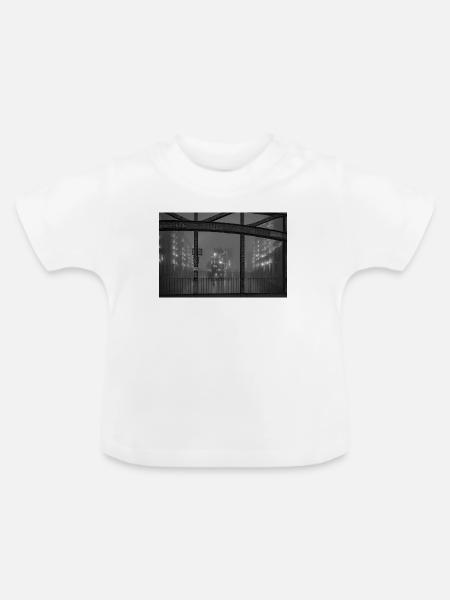 Wasserschloss im Nebel - Baby Bio-T-Shirt mit Rundhals - Weiß