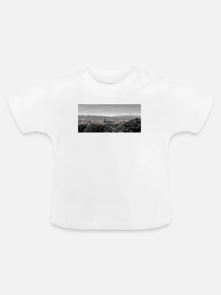 Stadtpanorama mit Bergen - Baby Bio-T-Shirt mit Rundhals - Weiß