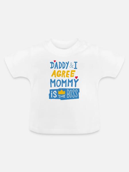 Mama is de baas. - Økologisk T-shirt til baby, rund hals - hvid