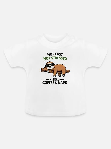 Chill Sloth Kaffee & Nickerchen - Baby Bio-T-Shirt mit Rundhals - Weiß