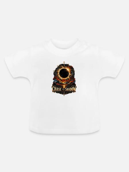 Chase the Shadow – Totale Sonnenfinsternis - Baby Bio-T-Shirt mit Rundhals - Weiß