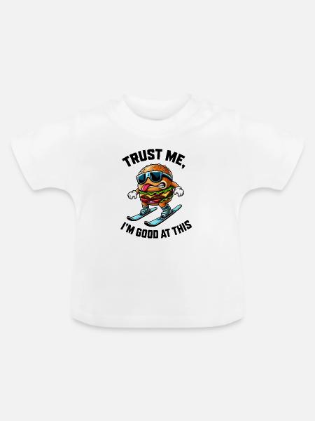Skiurlaub mit Burger essen Comic Spruch - Baby Bio-T-Shirt mit Rundhals - Weiß