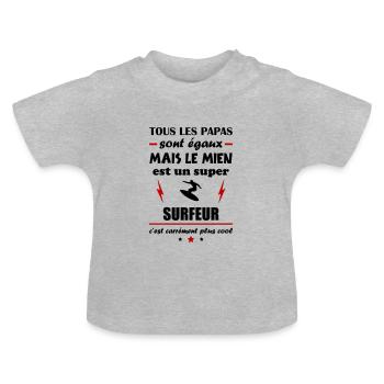 Tous les papas naissent égaux, surfeur, surf - T-shirt bio col rond Bébé - gris chiné - Devant