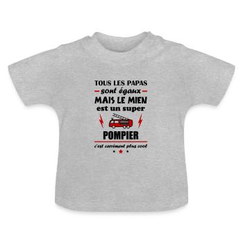 Tous les papas naissent égaux, pompier - T-shirt bio col rond Bébé - gris chiné - Devant