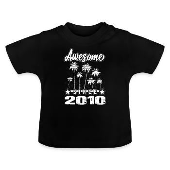 Awesome Since 2010 - Baby Bio-T-Shirt mit Rundhals - Schwarz - Vorne