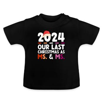 2024 Our Last Christmas as Mrs & Mrs - Baby Organic T-Shirt with Round Neck - black - Front