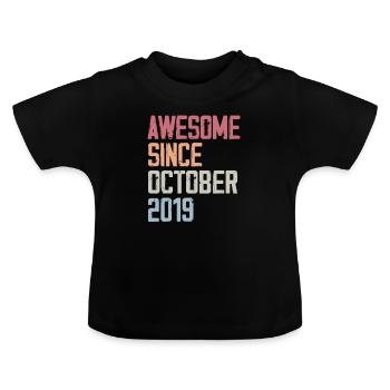 Bogosse geboren im Oktober 2019 - Fête d'anniversair - Baby Bio-T-Shirt mit Rundhals - Schwarz - Vorne