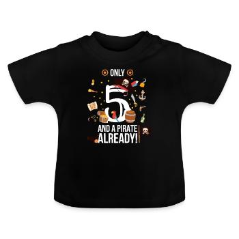 5 års fødselsdag dreng "Kun 5 og en pirat allerede" - Økologisk T-shirt til baby, rund hals - sort - Foran