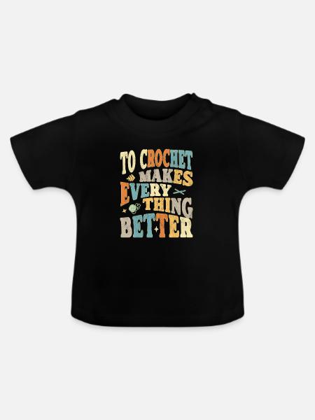To Crochet makes everything better - Baby Bio-T-Shirt mit Rundhals - Schwarz