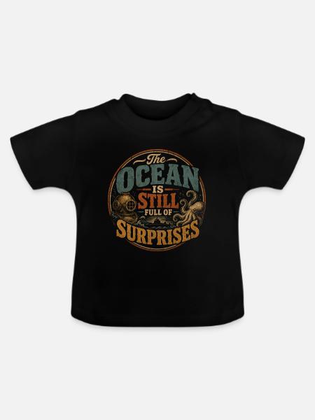 Der Ozean steckt voller Geheimnisse - Baby Bio-T-Shirt mit Rundhals - Schwarz