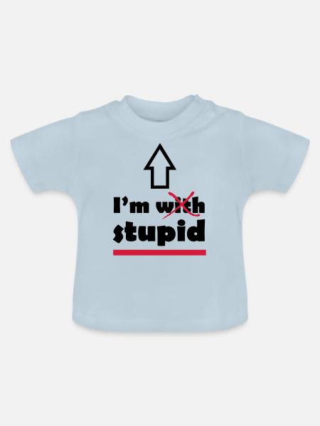 I'm with stupid - Baby Bio-T-Shirt mit Rundhals - Hellblau