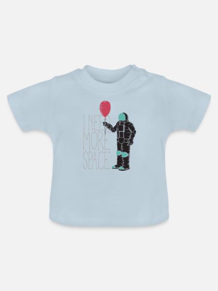 I need more space - Baby Bio-T-Shirt mit Rundhals - Hellblau