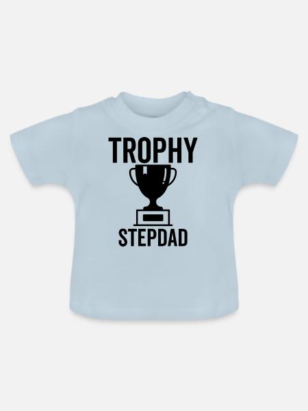 Trophäe Stiefvater - Baby Bio-T-Shirt mit Rundhals - Hellblau