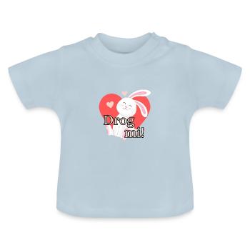 Baby Kleidung Hase bayerisch - "Drog mi" - Baby Bio-T-Shirt mit Rundhals - Hellblau - Vorne