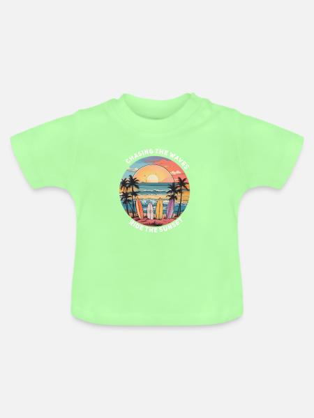 Wellenjagd beim Sonnenuntergang - Baby Bio-T-Shirt mit Rundhals - Mintgrün