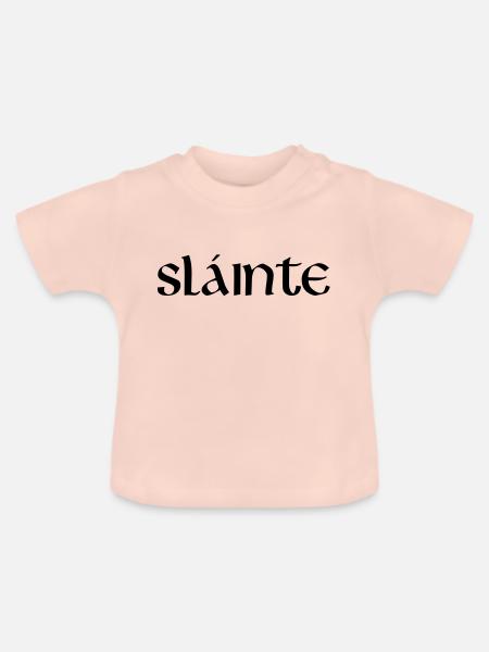 Slainte text de - Baby Bio-T-Shirt mit Rundhals - Kristallrosa