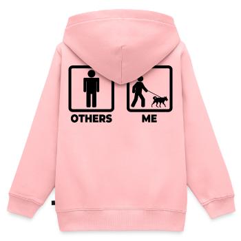 Hundebesitzer Strichmännchen - Kinder Premium Organic Zip Hoodie - Rosa - Hinten - AI Model Kid Female (0cm)