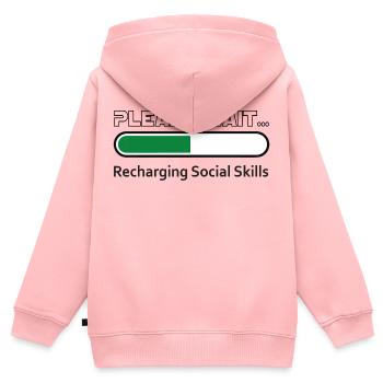 Soziale Fähigkeiten aufladen – für einen weißen Hintergrund - Kinder Premium Organic Zip Hoodie - Rosa - Hinten - AI Model Kid Female (0cm)