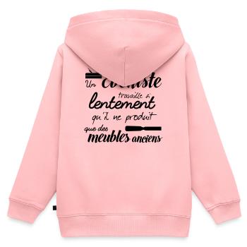 Un ébéniste travaille que des meubles anciens - Sweat Premium à capuche zippé enfant bio - rose - Dos - AI Model Kid Female (0cm)