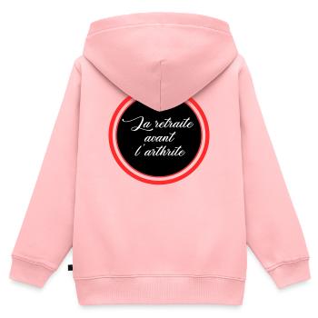 La retraite avant l'arthrite - Sweat Premium à capuche zippé enfant bio - rose - Dos - AI Model Kid Female (0cm)