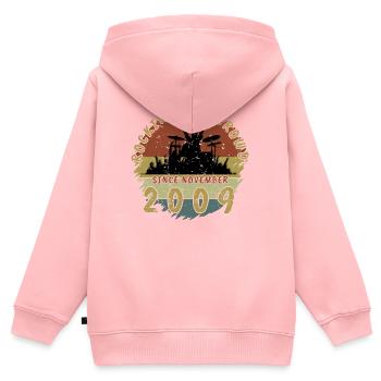 16. Geburtstag Rocking the crowd DRM 11/2009 - Kinder Premium Organic Zip Hoodie - Rosa - Hinten - AI Model Kid Female (0cm)
