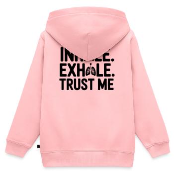 Thérapeute respiratoire drôle : Inspire, expire, crois-moi - Sweat Premium à capuche zippé enfant bio - rose - Dos - AI Model Kid Female (0cm)