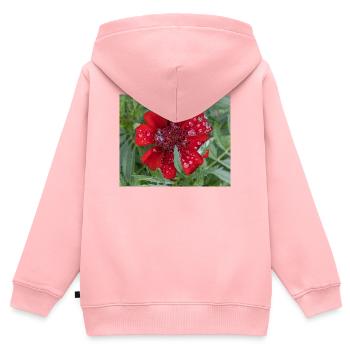 Rote Kleinblattblüte, bedeckt mit Wassertropfen, - Kinder Premium Organic Zip Hoodie - Rosa - Hinten - AI Model Kid Female (0cm)
