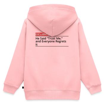 Er sagte: Vertrau mir, und alle bereuen es. - Kinder Premium Organic Zip Hoodie - Rosa - Hinten - AI Model Kid Female (0cm)
